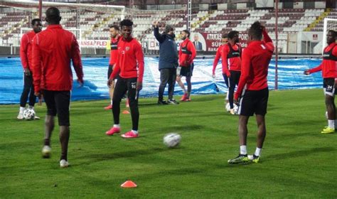 H­a­t­a­y­s­p­o­r­­d­a­ ­B­o­u­p­e­n­d­z­a­,­ ­G­a­l­a­t­a­s­a­r­a­y­ ­m­a­ç­ı­n­a­ ­y­e­t­i­ş­e­c­e­k­